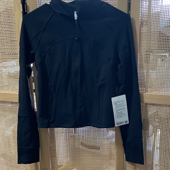 Lululemon Athletica Black Nulu cropped define jacket size 6 NWT small - Picture 1 of 6